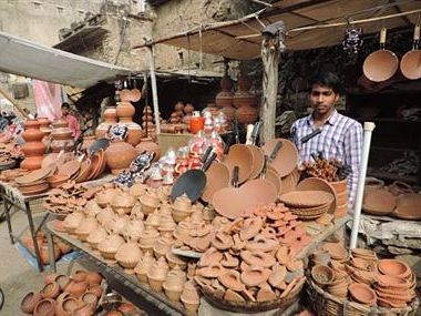 धारावी एशिया के सबसे बड़े स्लम के रूप में जाना जाता है | इसी धारावी स्लम के अंतर्गत आता है कुंभरवाड़ा...